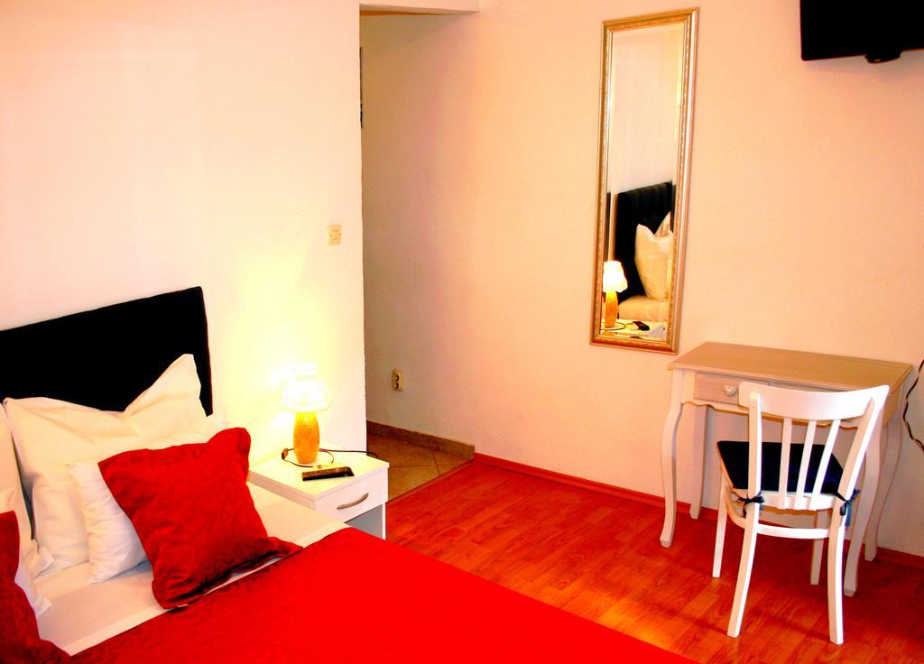Rooms And Apartments Emily Split Exterior foto